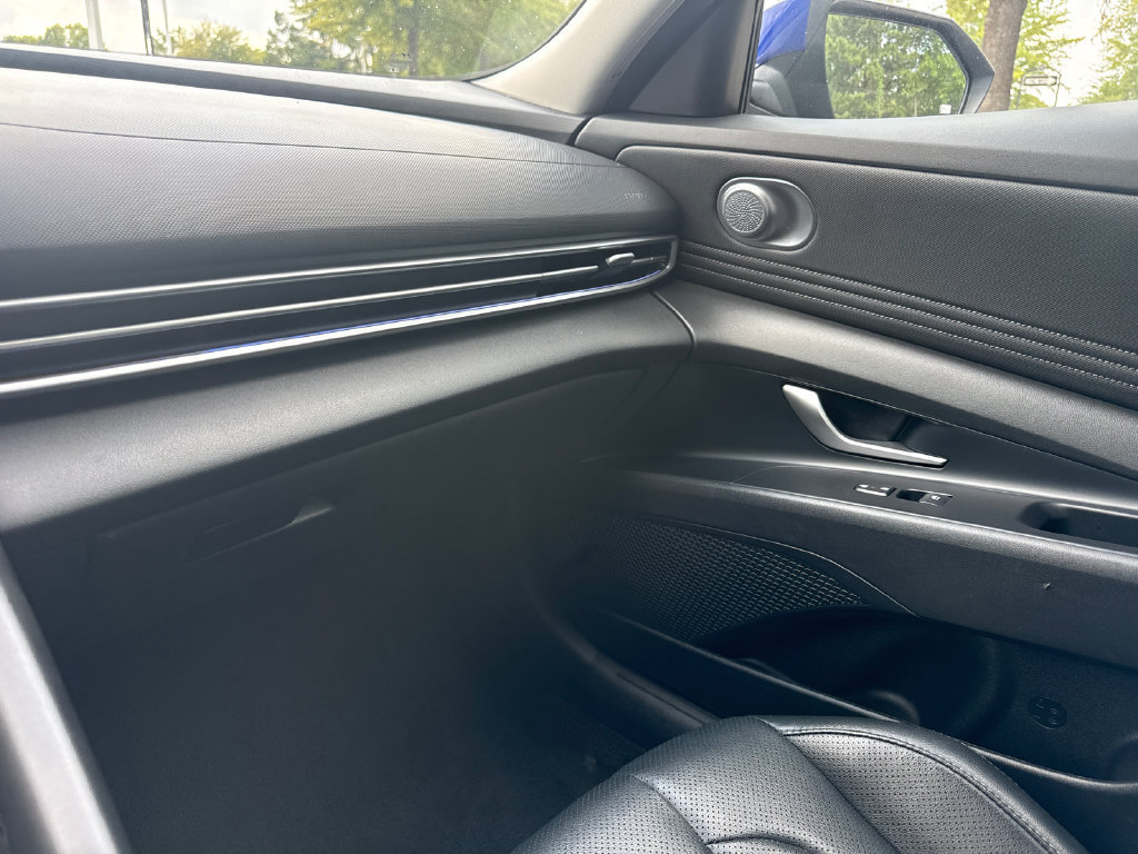 Used 2024 Hyundai Elantra Limited FWD image 17