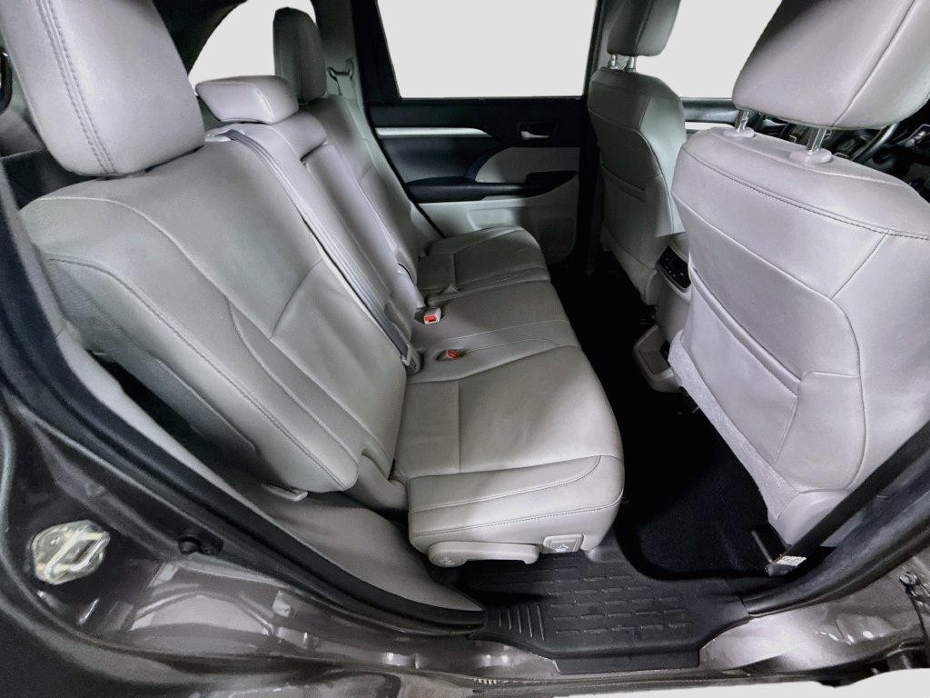 Certified 2019 Toyota Highlander XLE AWD/4WD image 31