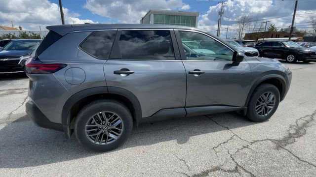 Used 2023 Nissan Rogue S image 2