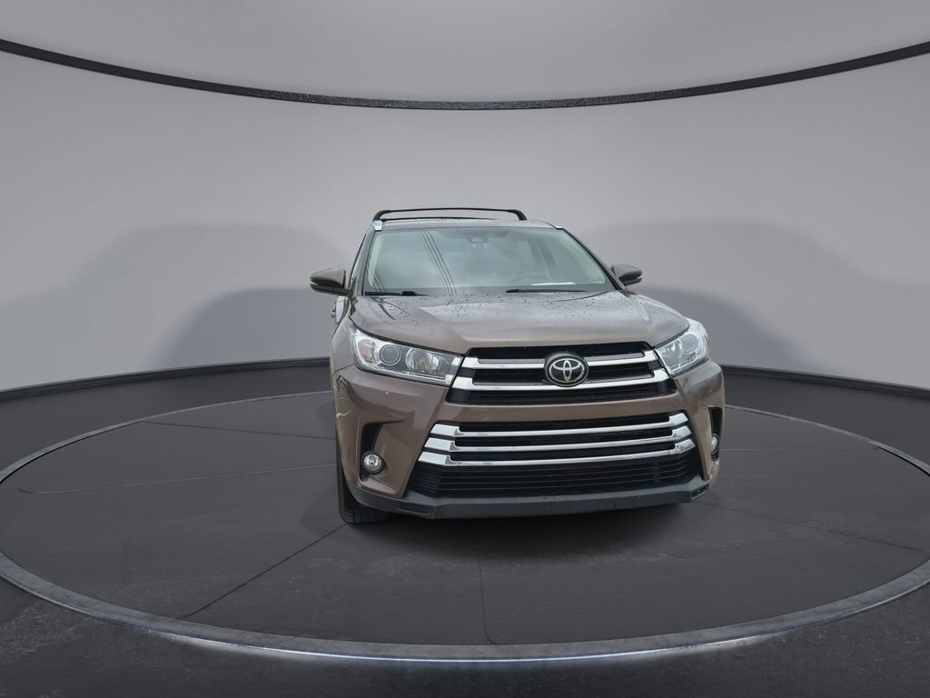 Used 2017 Toyota Highlander Limited AWD/4WD image 3
