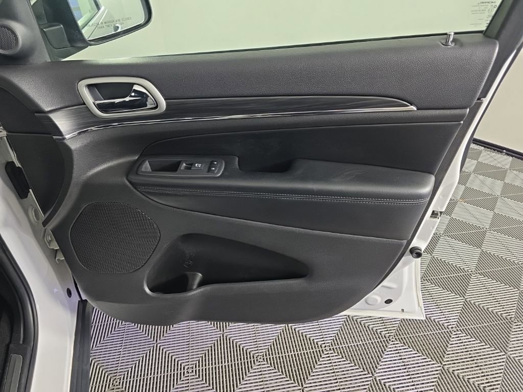 Used 2019 Jeep Grand Cherokee Limited image 39