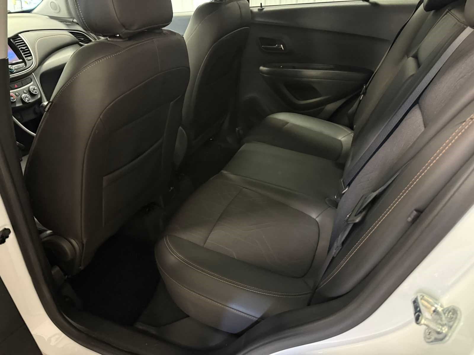 Used 2020 Chevrolet Trax LT w/ LT Convenience Package AWD/4WD image 22