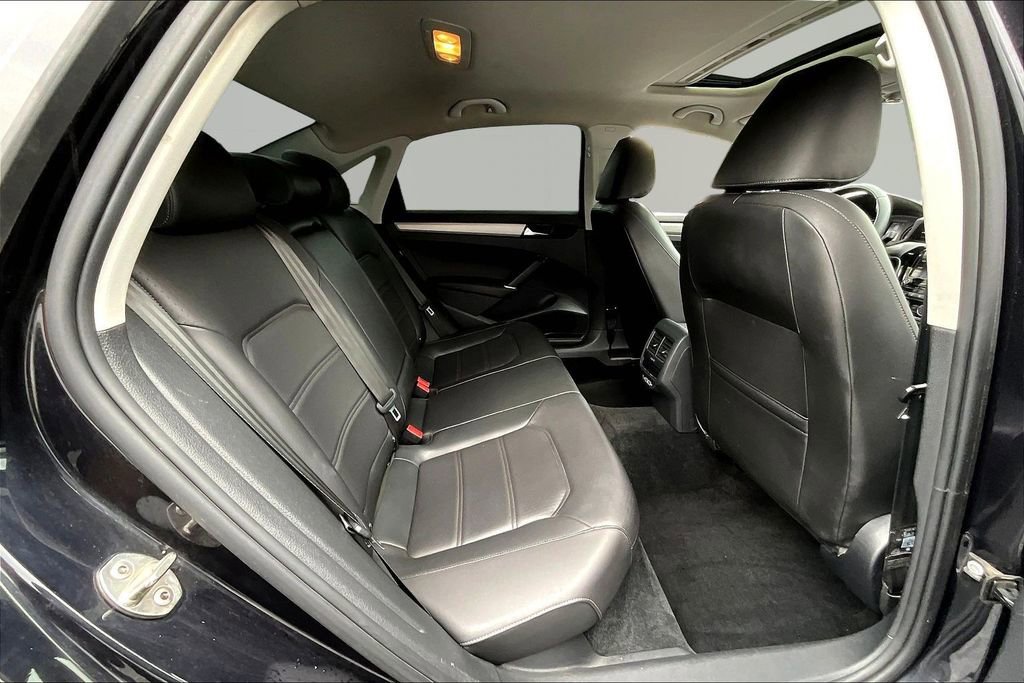 Used 2021 Volkswagen Passat 2.0T SE image 24