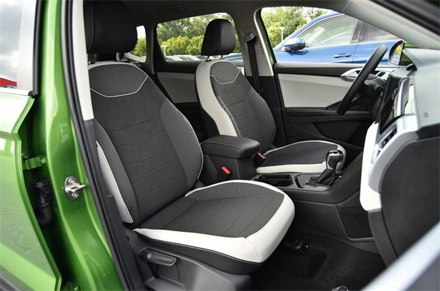 New 2025 Volkswagen Taos SE image 19