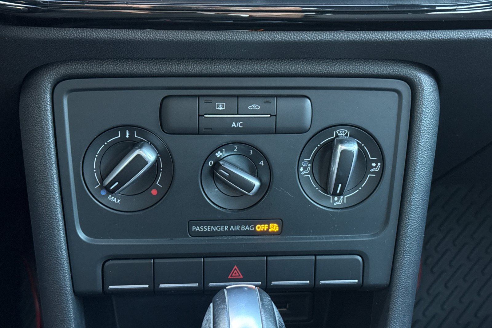 Used 2019 Volkswagen Beetle 2.0T S FWD image 19