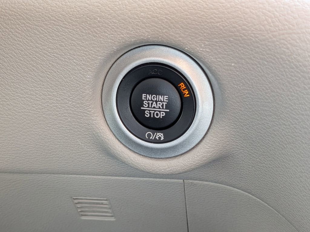 Used 2024 Chrysler Pacifica Touring-L image 29