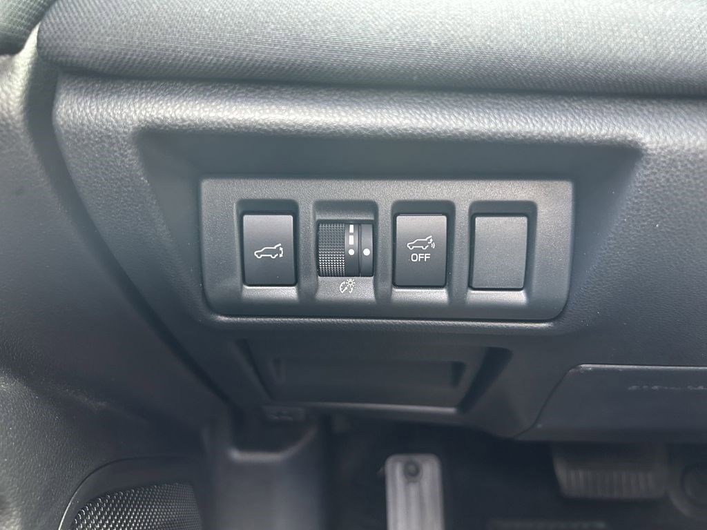 Used 2025 Subaru Outback Premium AWD/4WD image 18