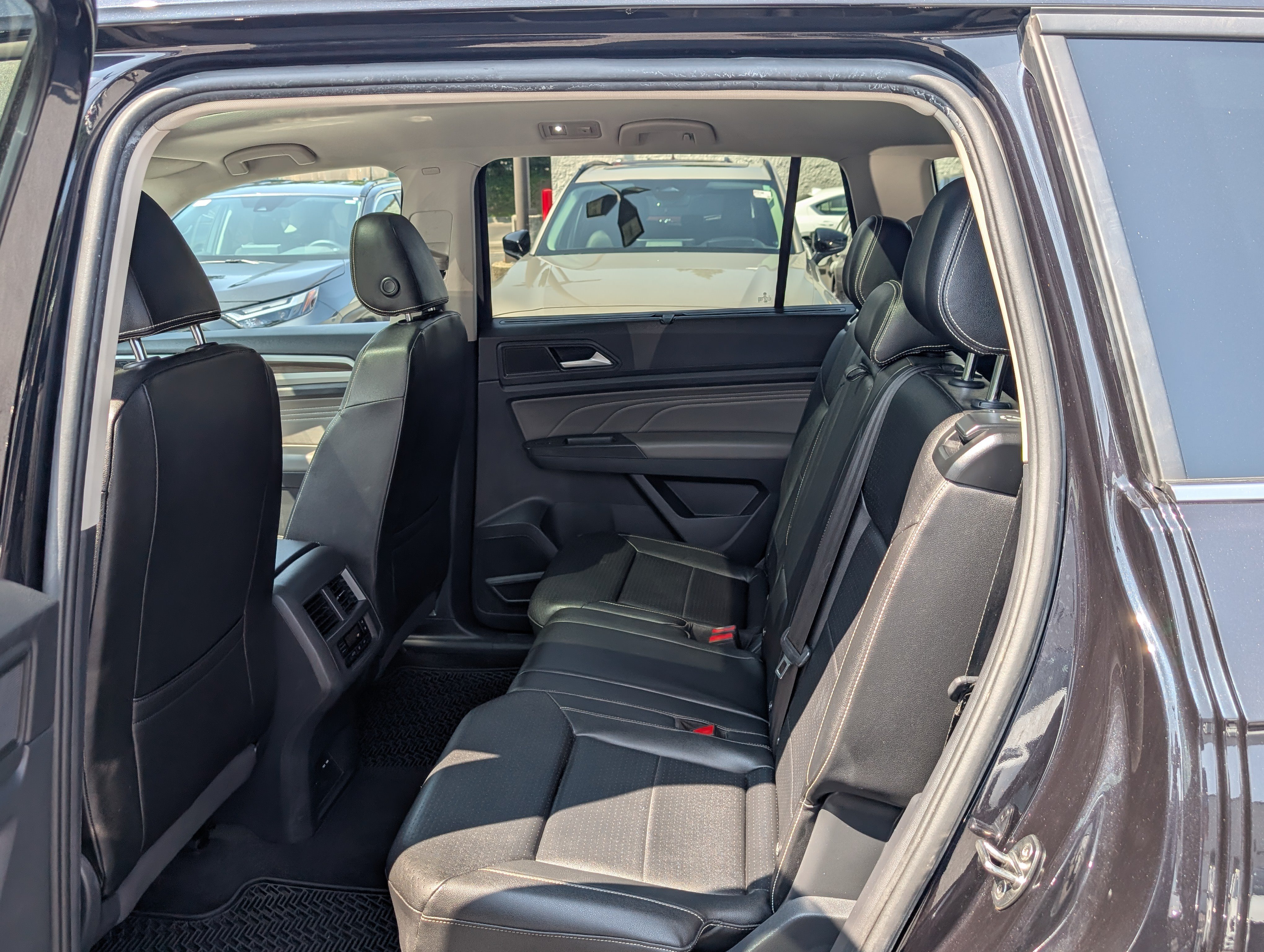 Used 2023 Volkswagen Atlas SEL AWD/4WD image 16