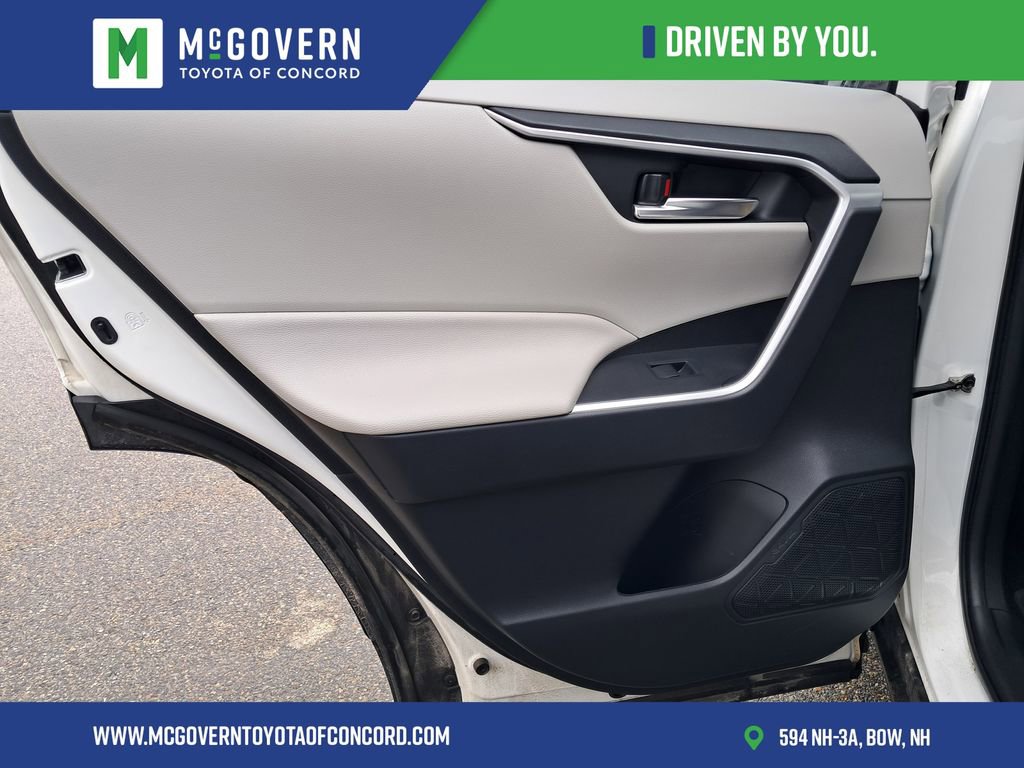 Used 2021 Toyota RAV4 XLE w/ Convenience Package AWD/4WD image 18