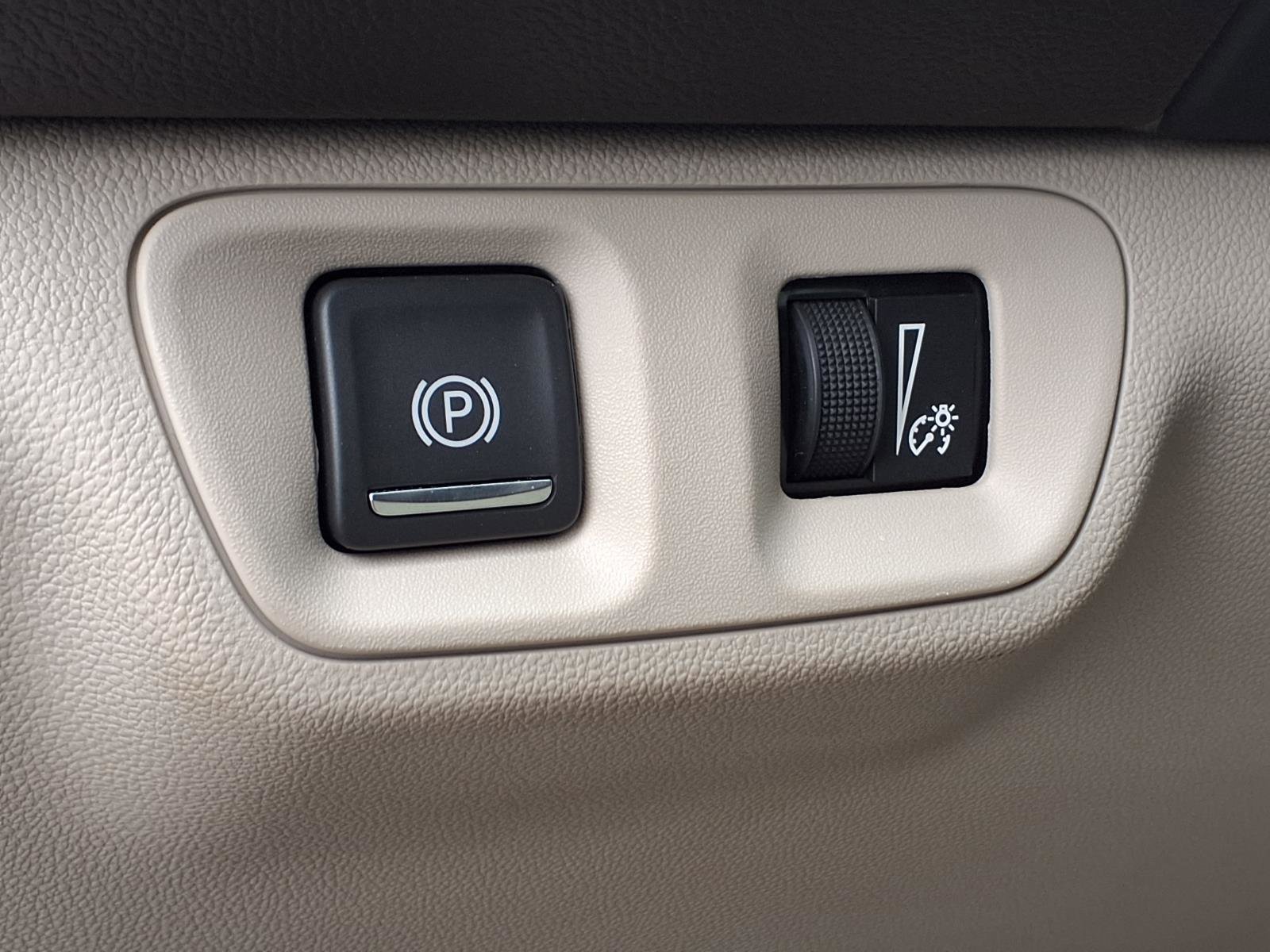 Used 2018 GMC Acadia Denali w/ Technology Package image 24