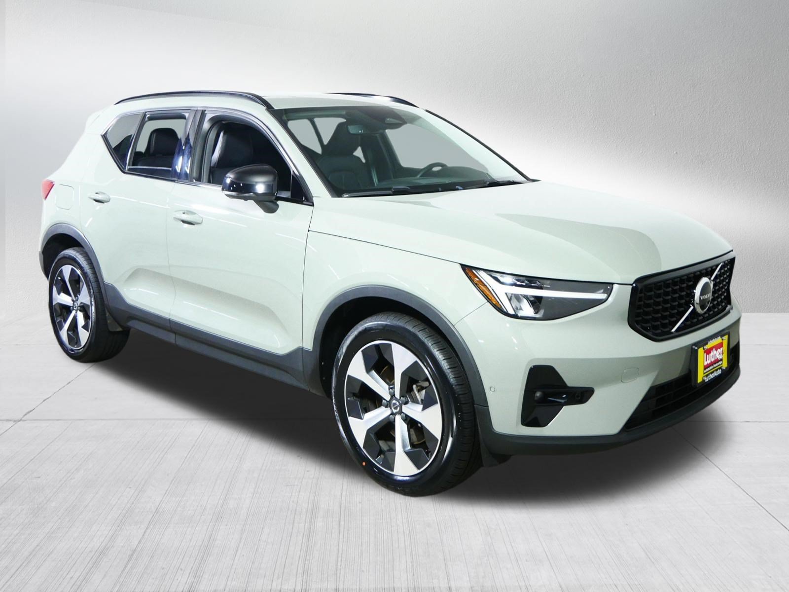 Used 2023 Volvo XC40 B5 Plus w/ Driver Assist Package AWD/4WD image 1