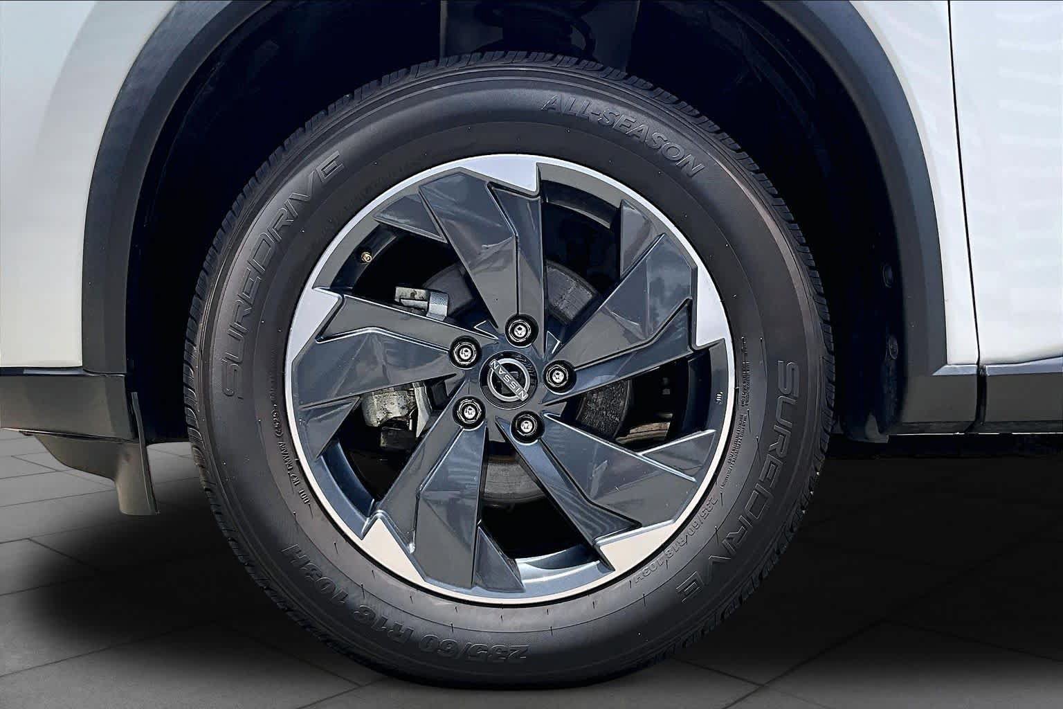 Certified 2024 Nissan Rogue SV FWD image 11