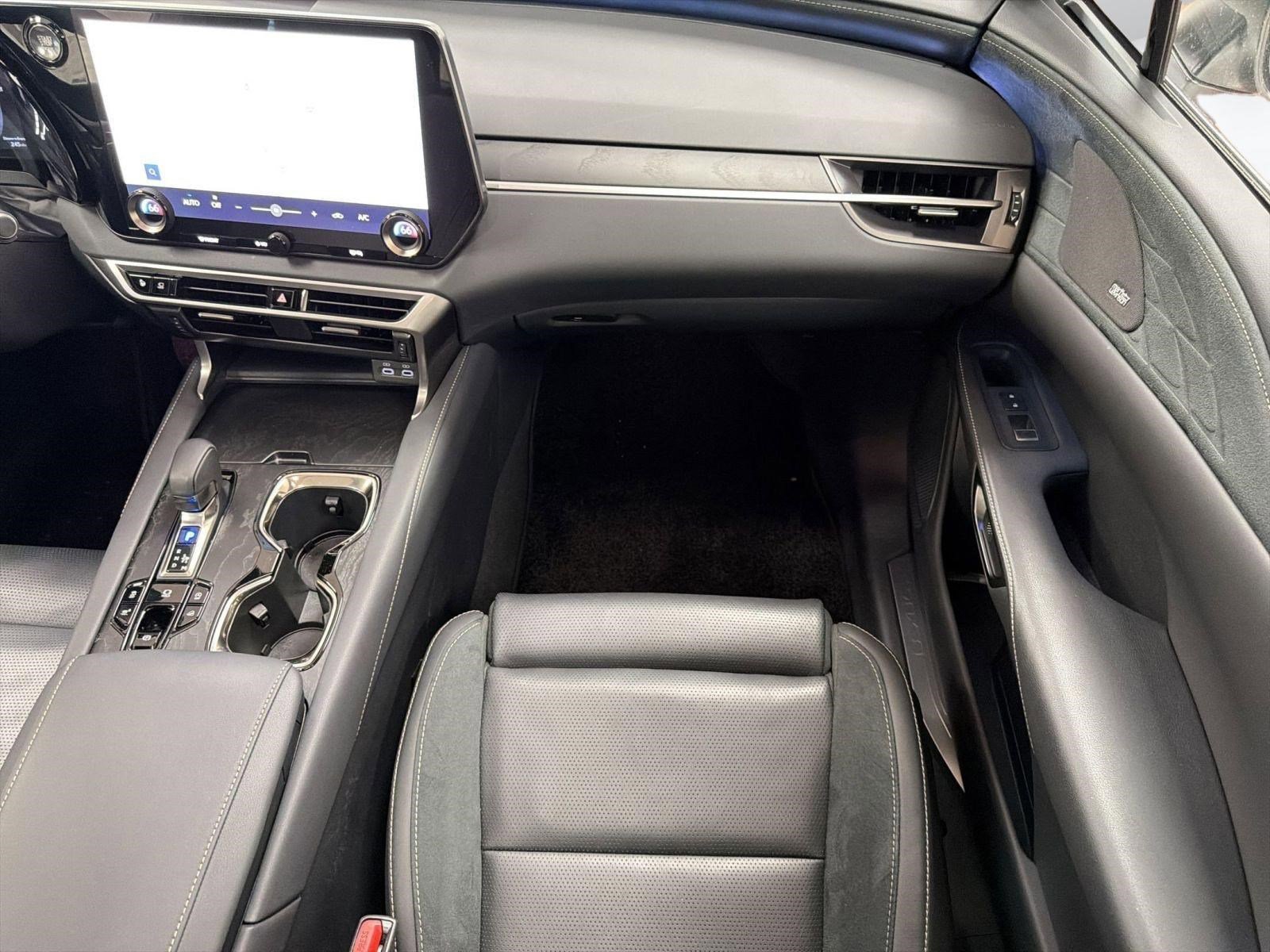 Used 2024 Lexus RX 350 AWD w/ Convenience Package image 29