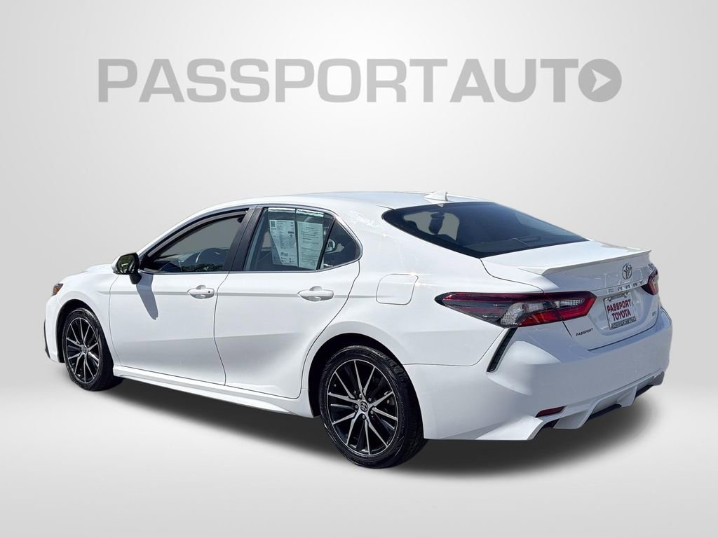 Used 2022 Toyota Camry SE FWD image 4