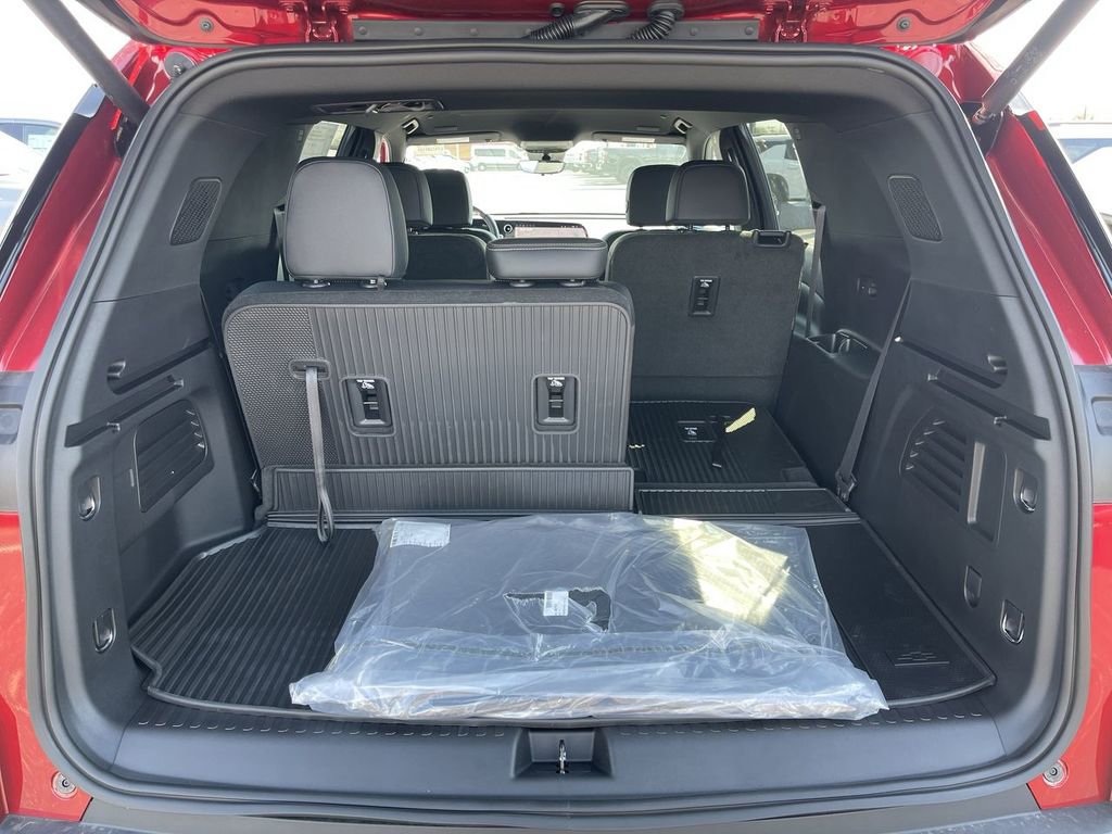 New 2026 Chevrolet Traverse LT w/ Driver Confidence Package AWD/4WD image 24