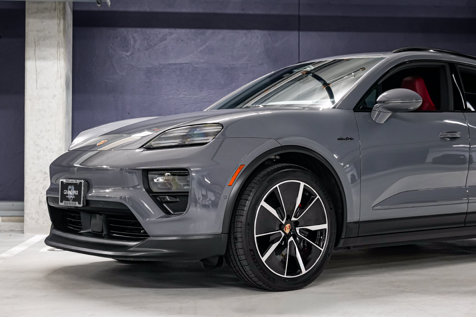 Used 2025 Porsche Macan 4S Electric AWD/4WD image 36