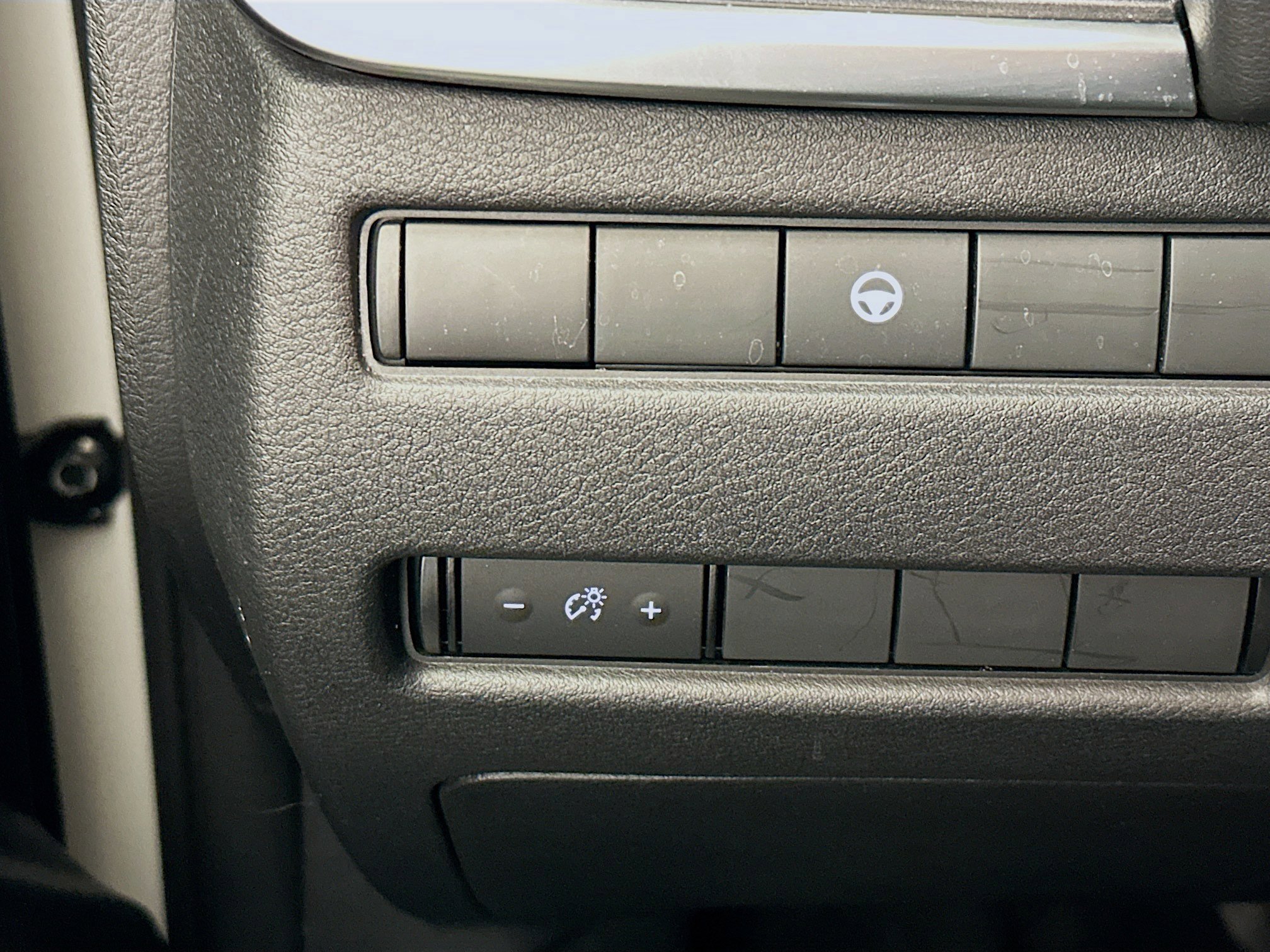 Used 2023 Nissan Rogue SV image 17