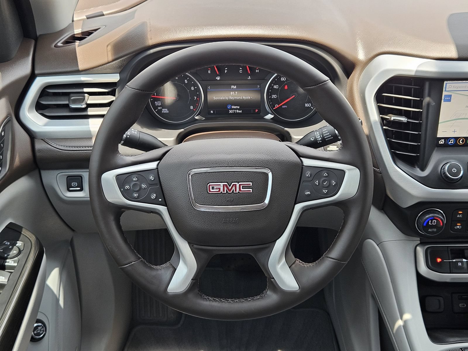 Used 2023 GMC Acadia SLT w/ Preferred Package FWD image 27