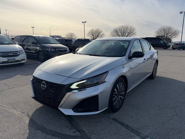 Used 2024 Nissan Altima 2.5 SV image 10