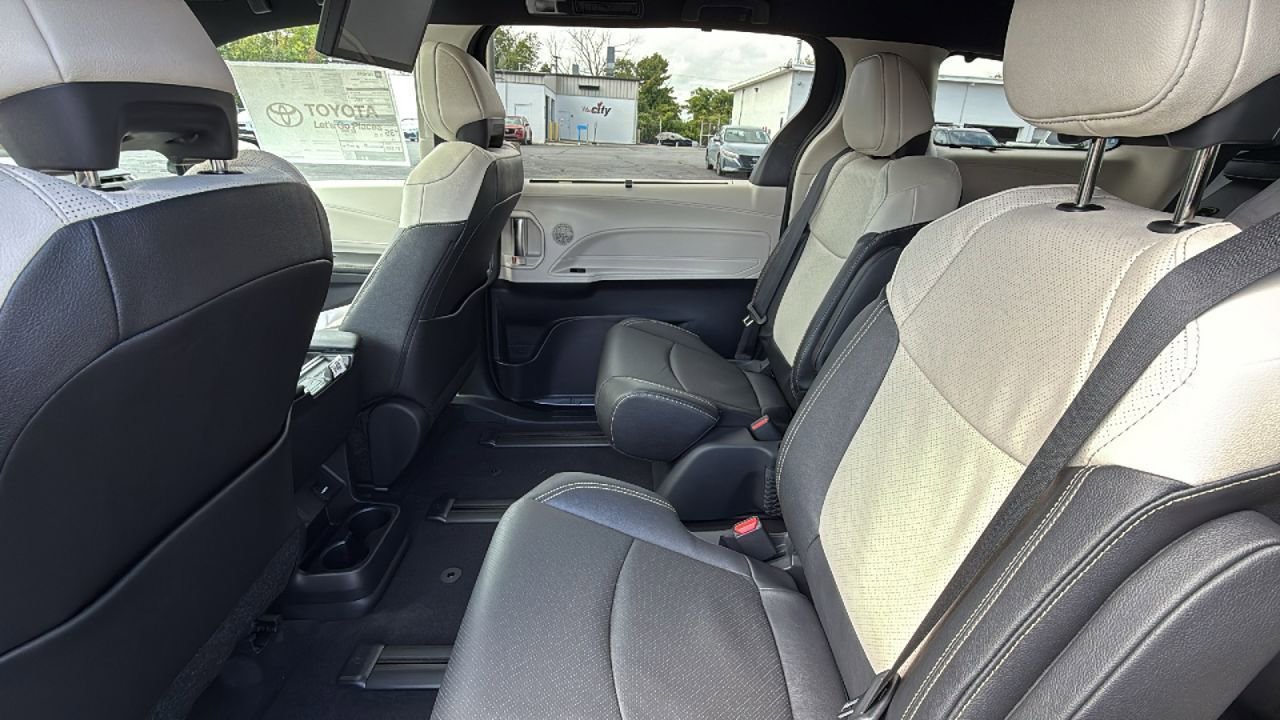 New 2025 Toyota Sienna Limited image 37