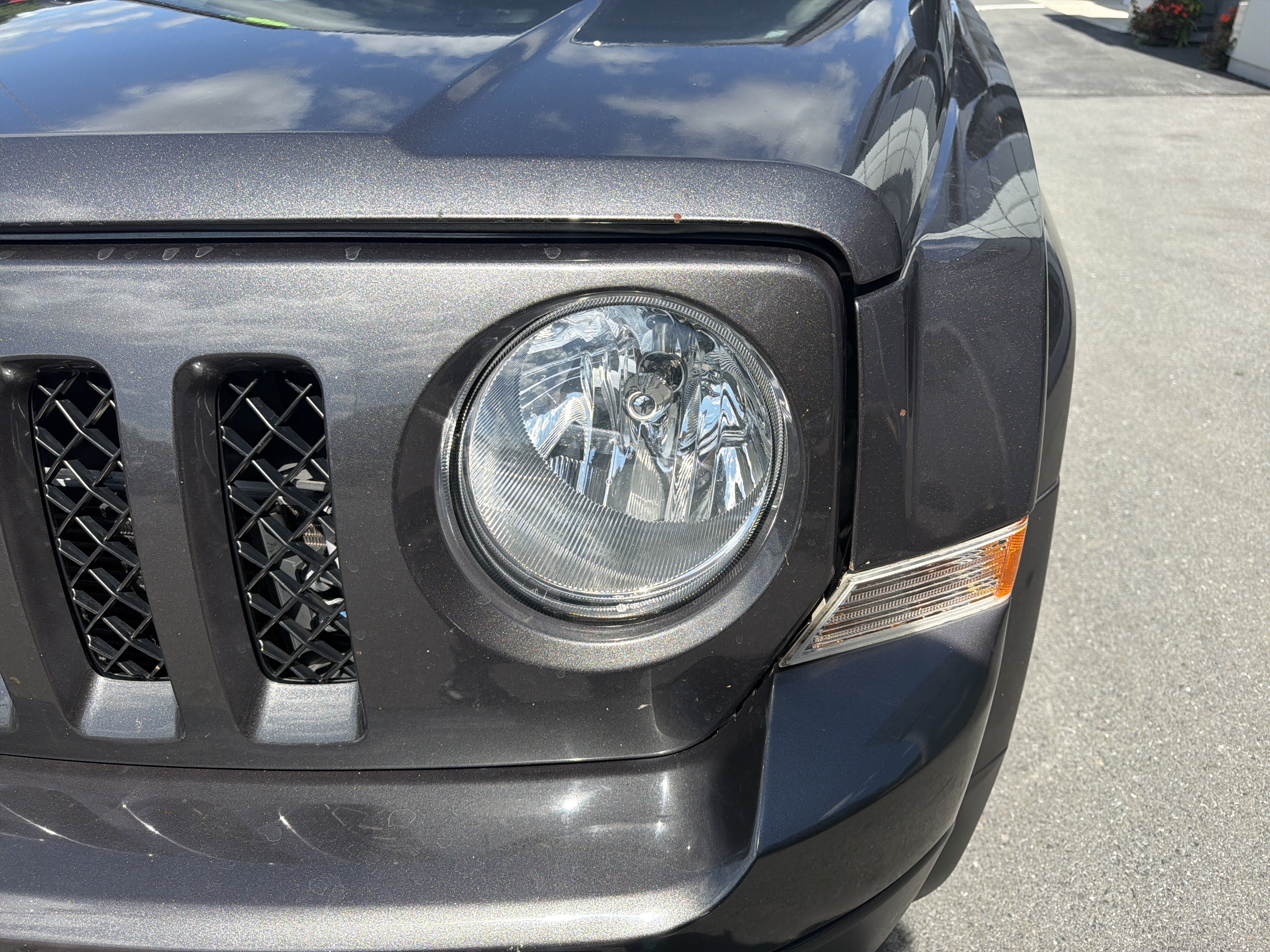 Used 2016 Jeep Patriot Latitude AWD/4WD image 16