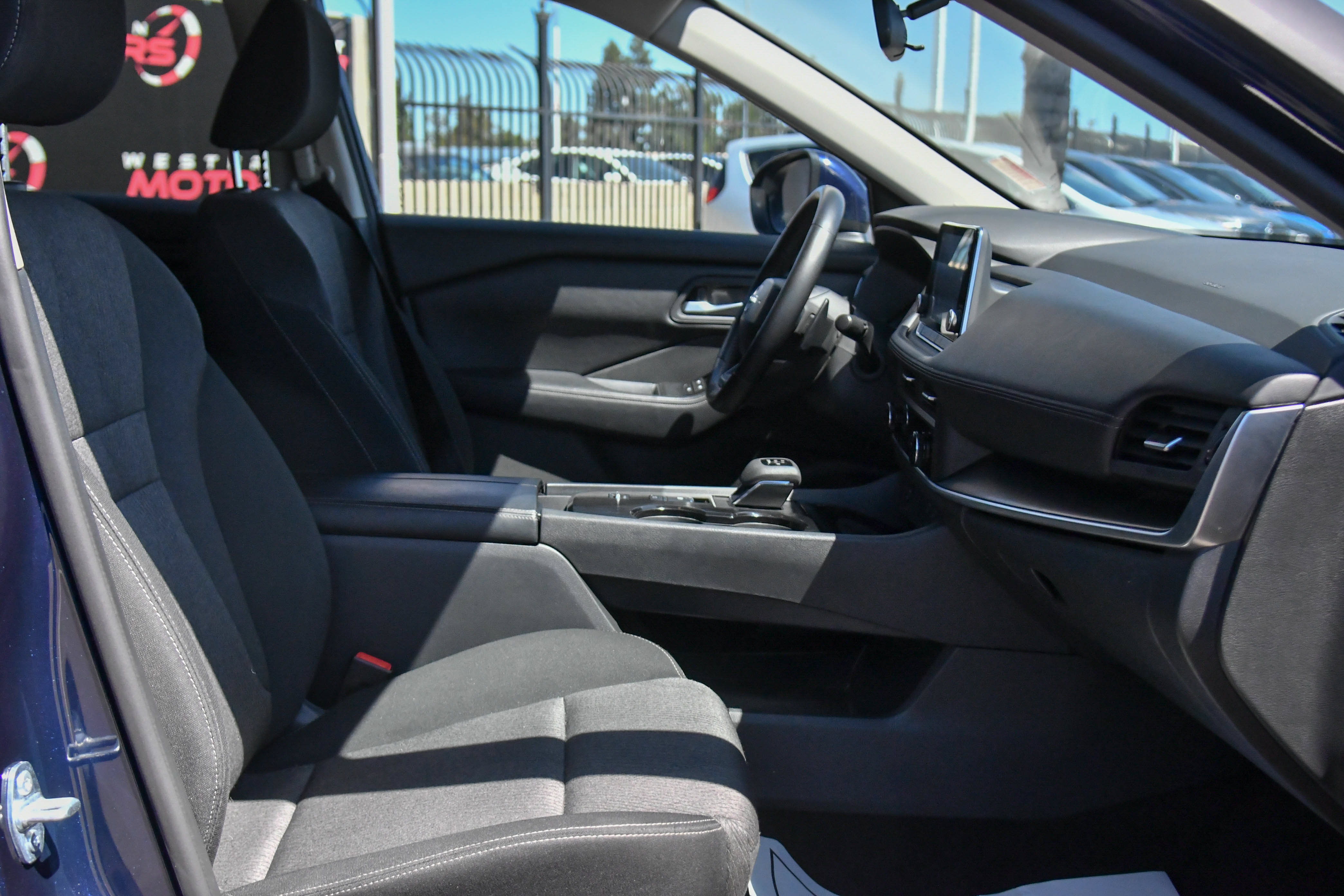 Used 2025 Nissan Rogue SV FWD image 45