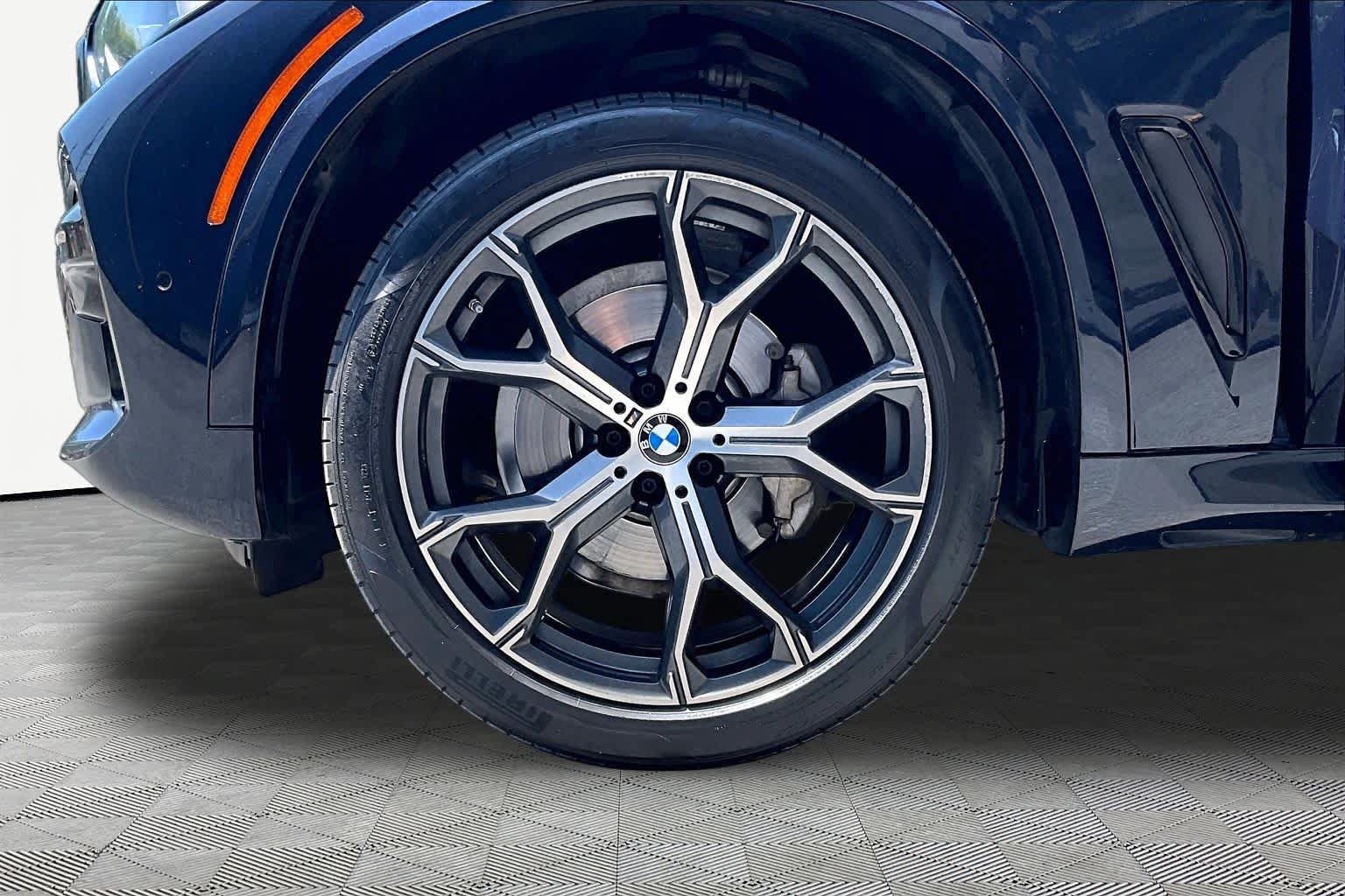Used 2023 BMW X5 sDrive40i w/ M Sport Package RWD image 11