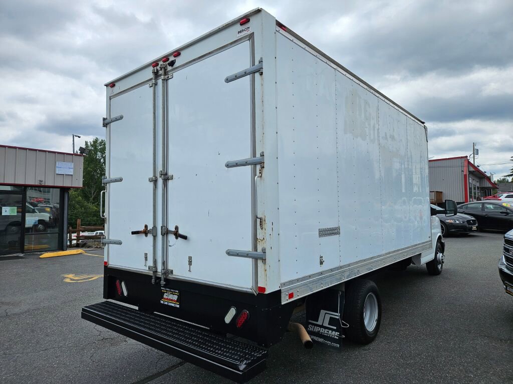 Used 2016 Chevrolet Express 3500 Extended image 4