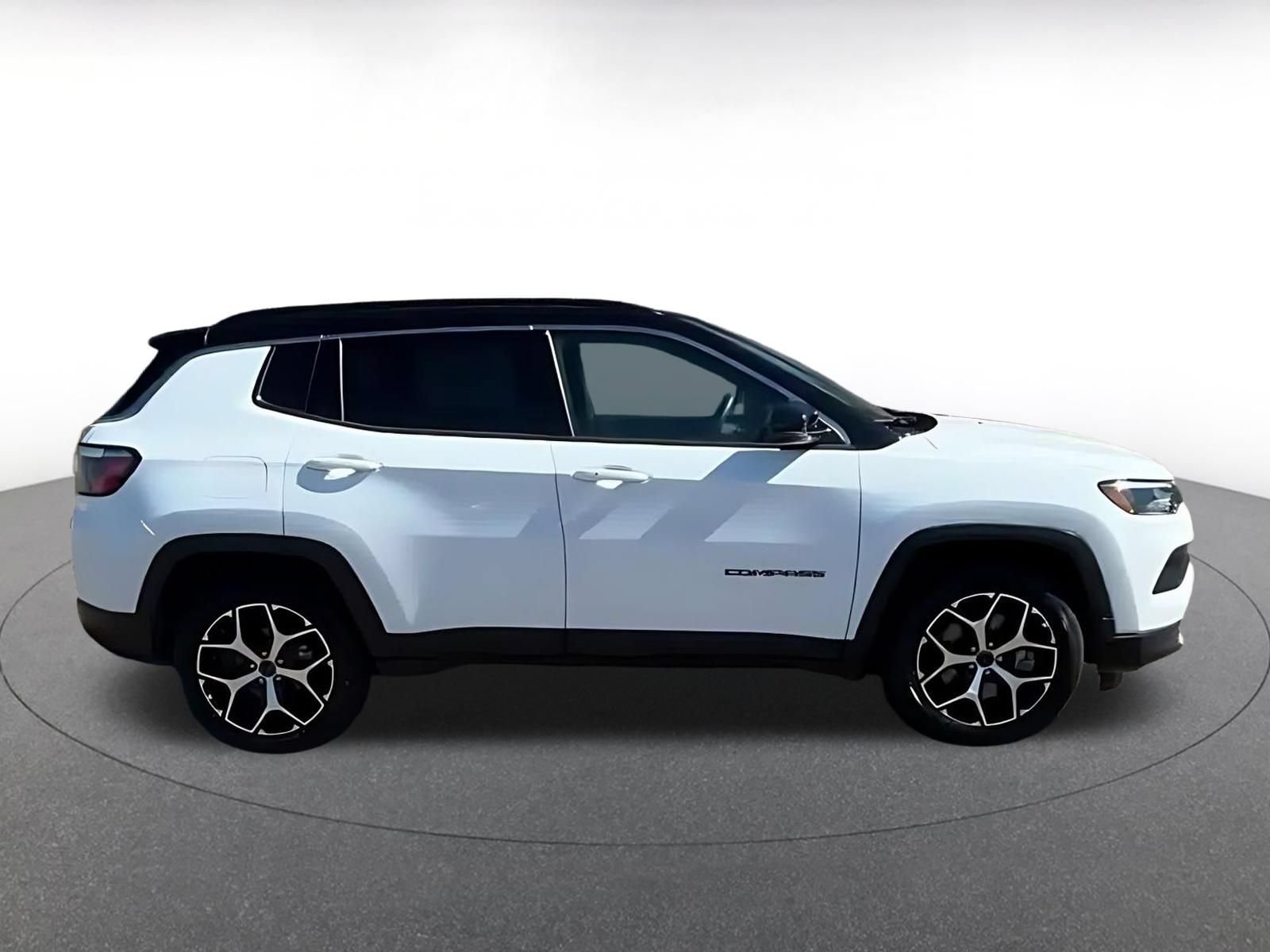 Used 2025 Jeep Compass Limited AWD/4WD image 15