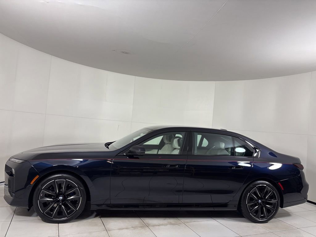 Used 2024 BMW 760i xDrive w/ Executive Package image 2