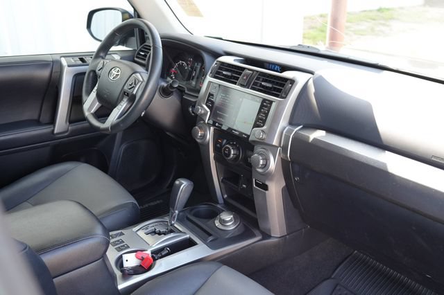 Used 2020 Toyota 4Runner SR5 Premium AWD/4WD image 17