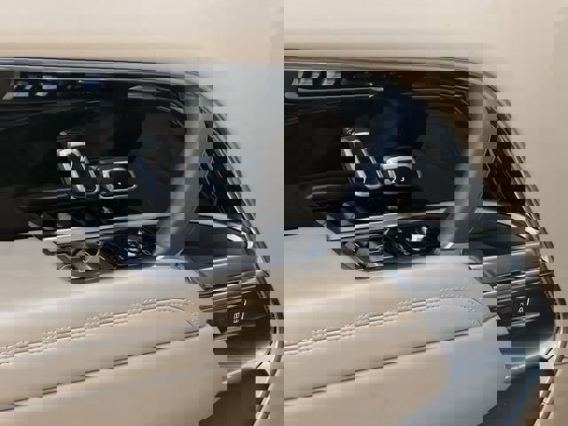 Used 2025 Land Rover Range Rover Long Wheelbase SE image 20