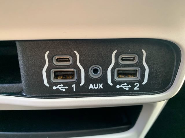 Used 2024 Chrysler Pacifica Touring-L image 36