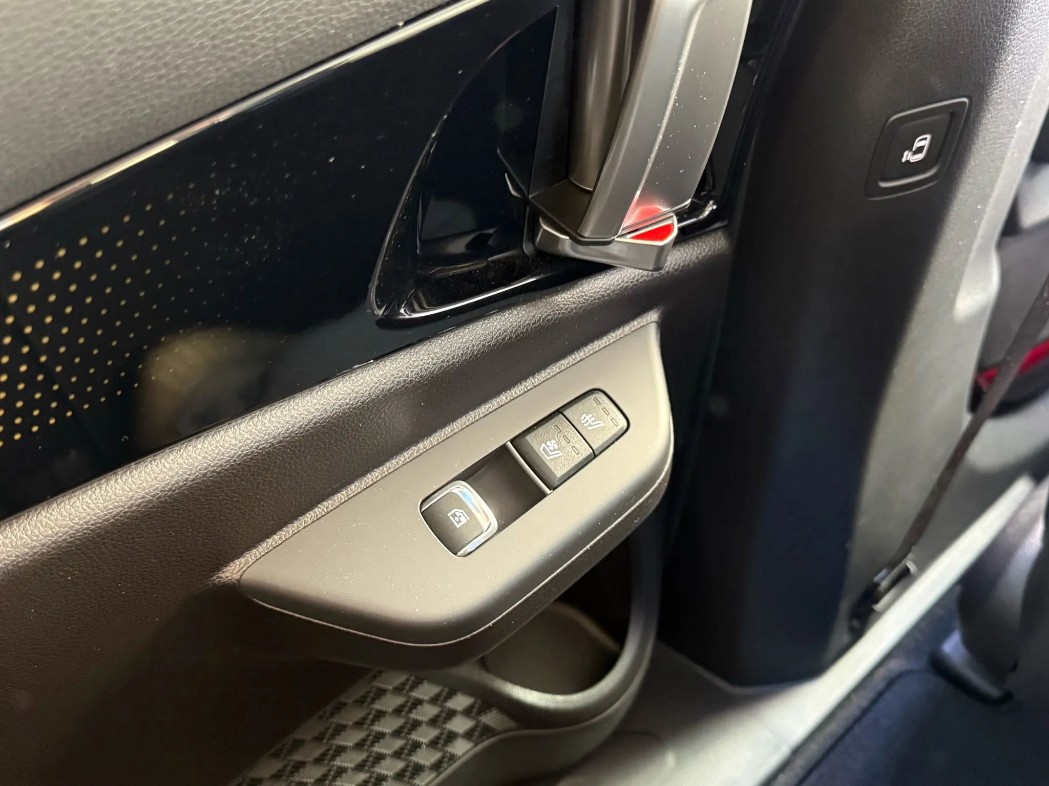 Used 2025 Kia Carnival SX Prestige FWD image 34