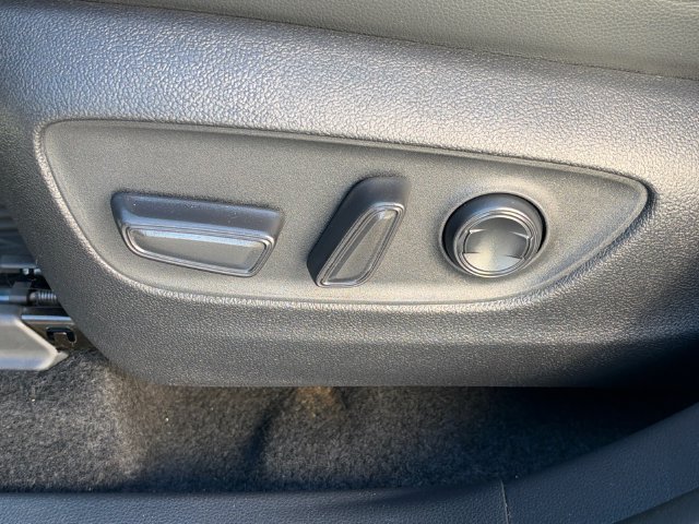 Used 2024 Toyota Highlander XLE FWD image 18