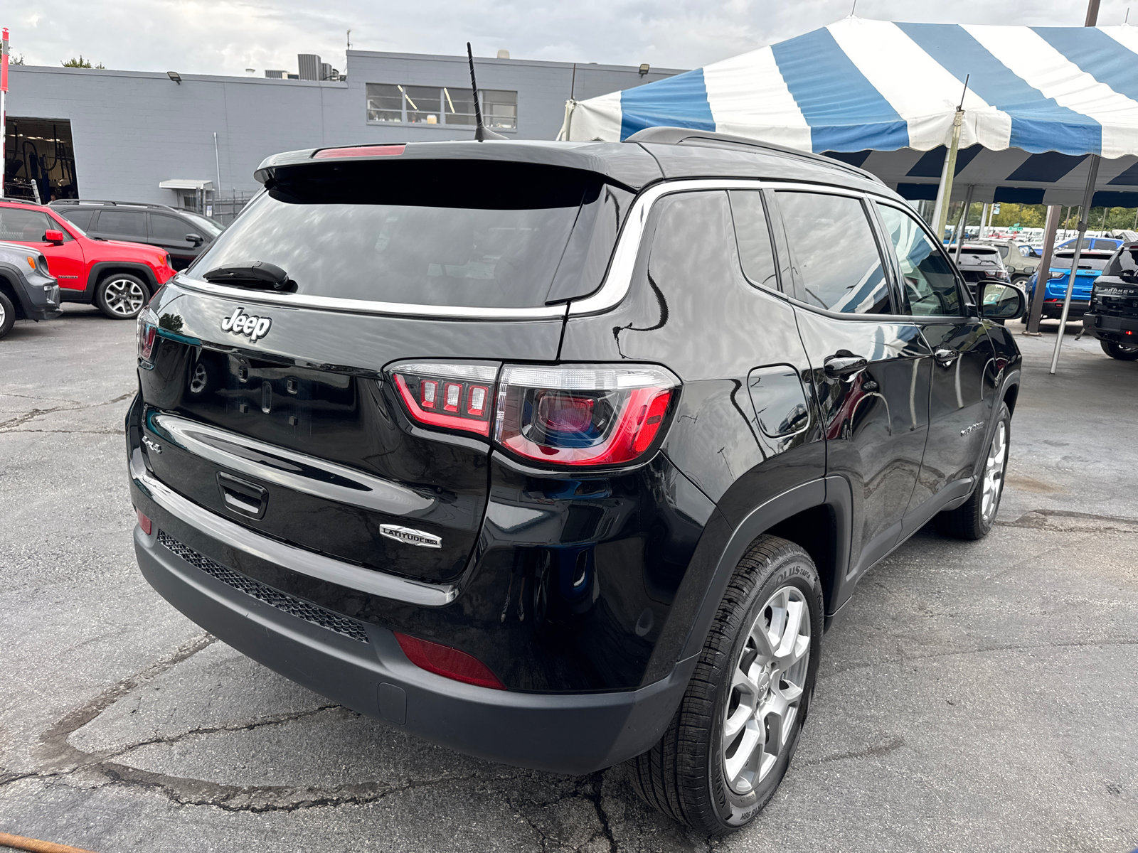 Used 2022 Jeep Compass Latitude AWD/4WD image 5