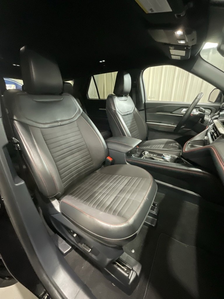 Used 2025 Ford Explorer ST-Line w/ ST-Line Street Pack image 15