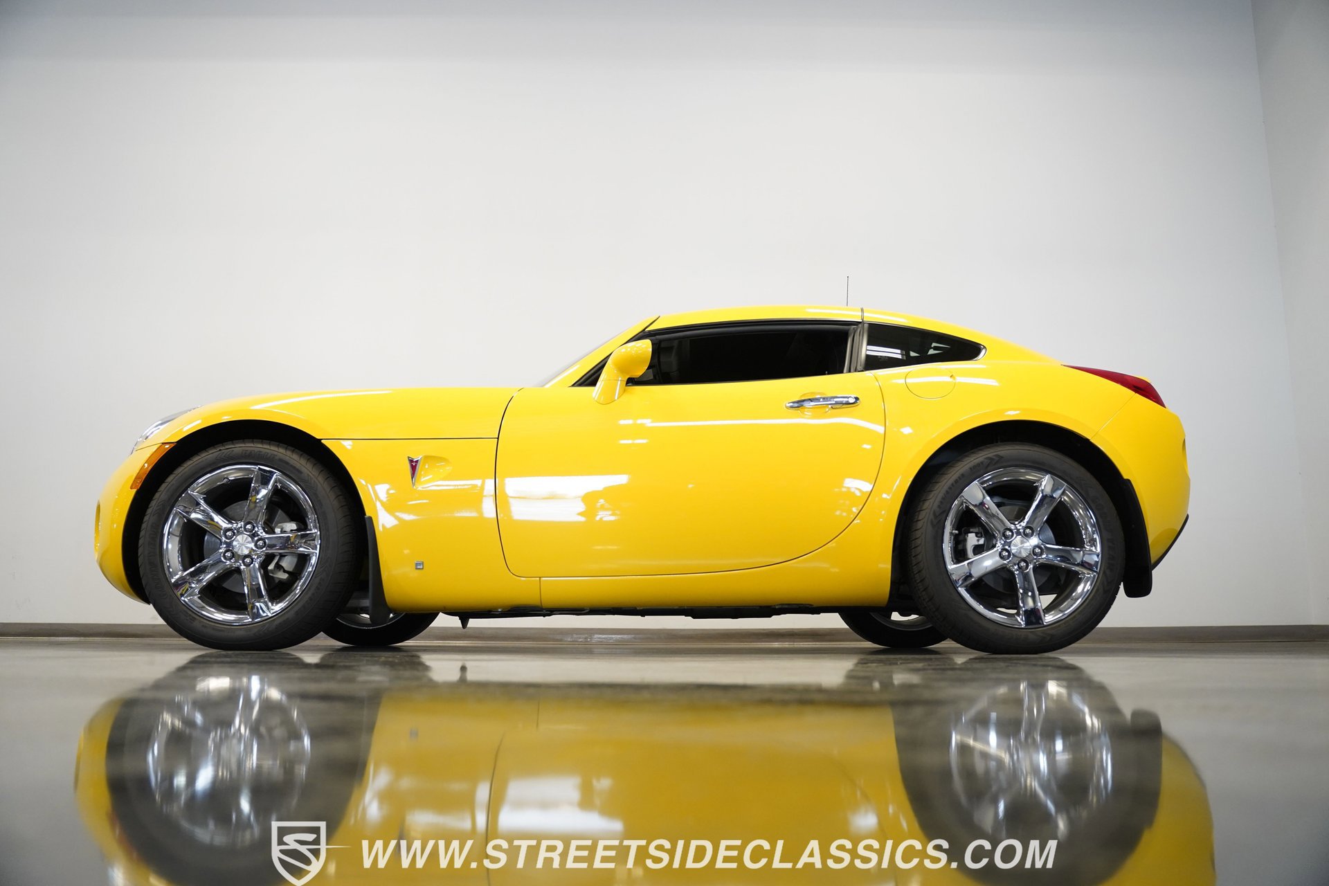 Used 2009 Pontiac Solstice Coupe w/ Premium Package image 9