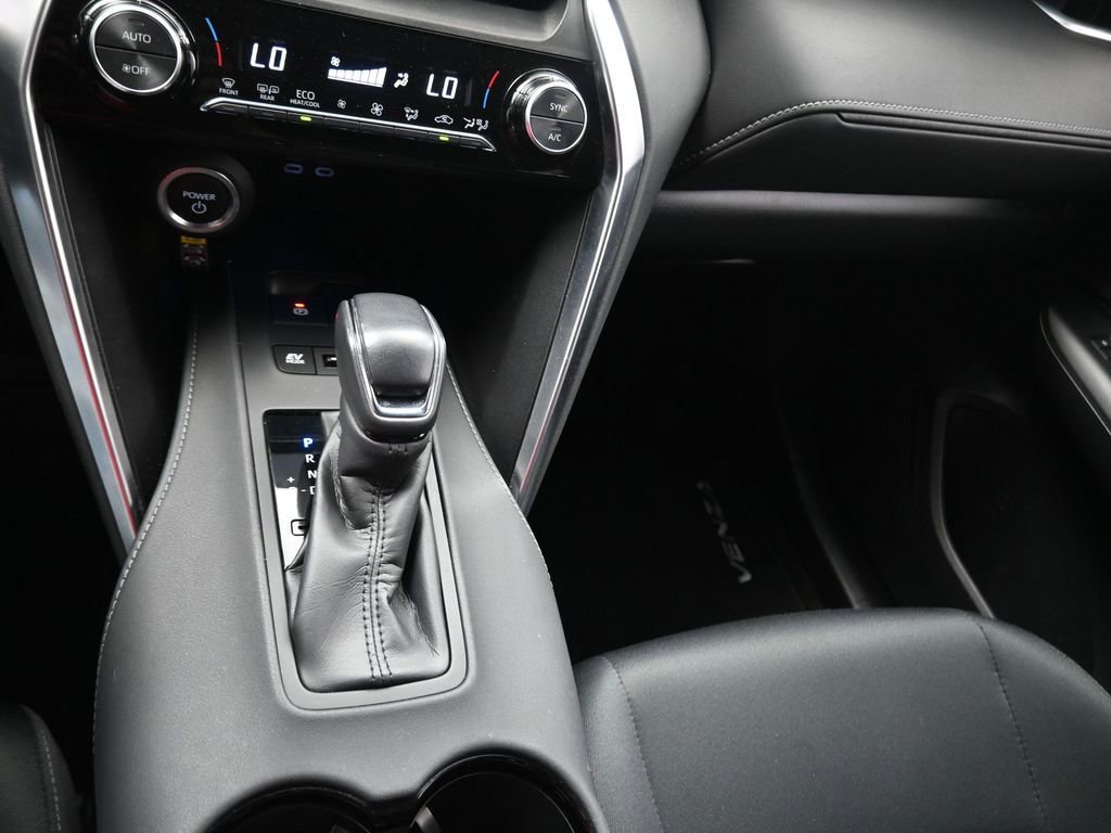 Used 2023 Toyota Venza LE image 9