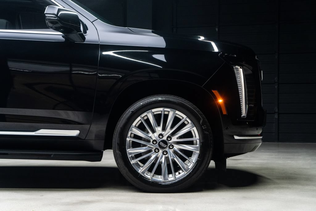 Used 2025 Cadillac Escalade ESV Premium Luxury RWD image 9