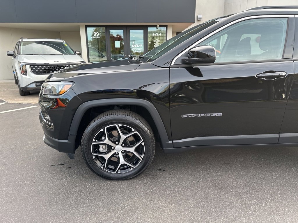 Used 2024 Jeep Compass Limited image 11