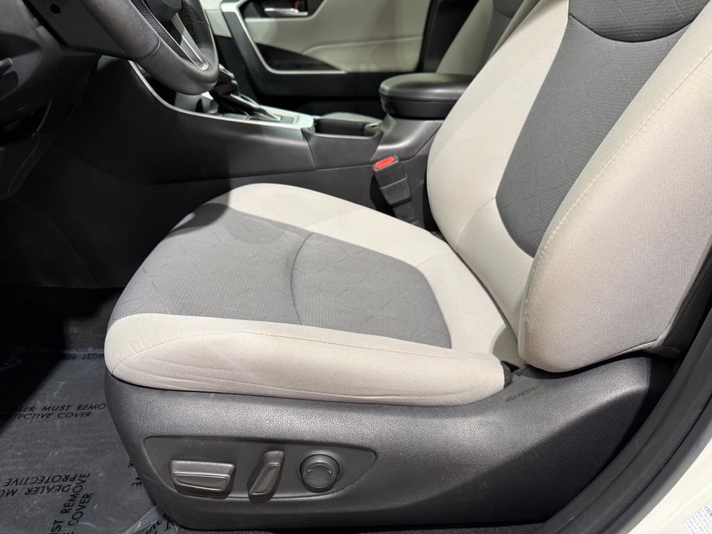 Used 2022 Toyota RAV4 XLE w/ Convenience Package AWD/4WD image 14