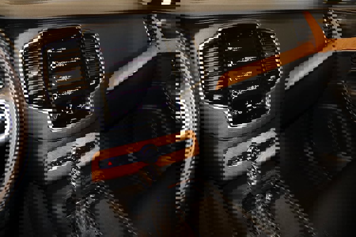 Used 2022 Volvo XC90 T6 Momentum w/ Advanced Package image 41