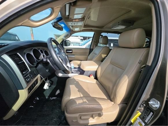 Used 2017 Toyota Sequoia Limited w/ Safety & Convenience Package RWD image 4