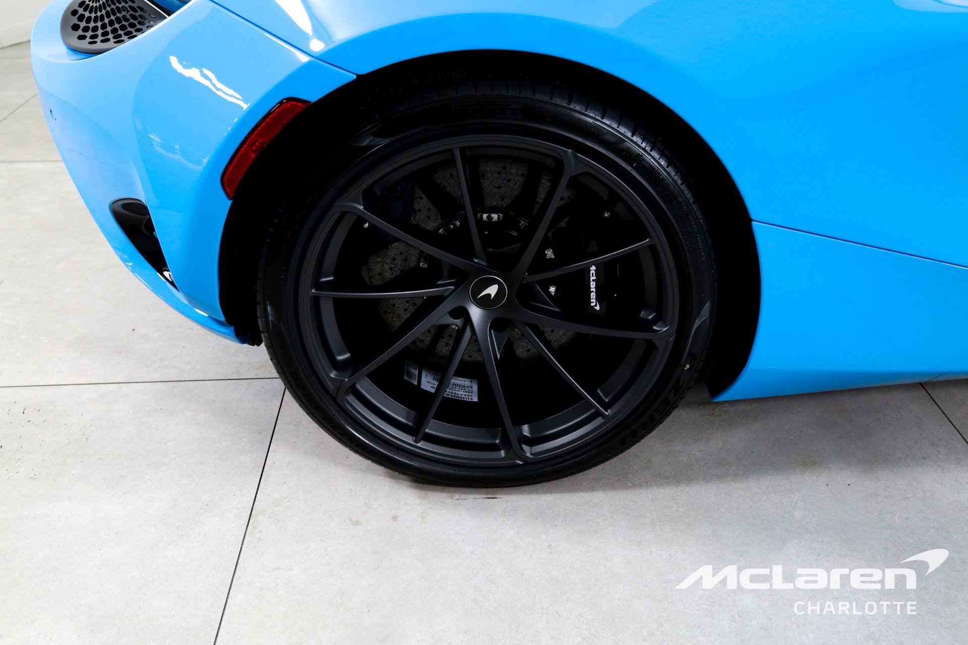 Used 2027 McLaren 750S Spider RWD image 25