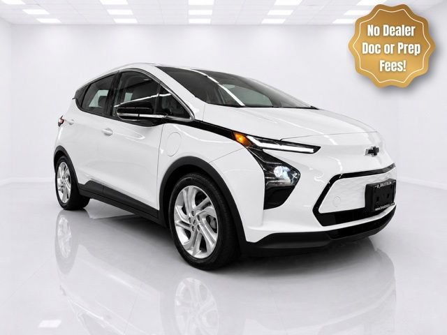 Used 2023 Chevrolet Bolt LT FWD image 2