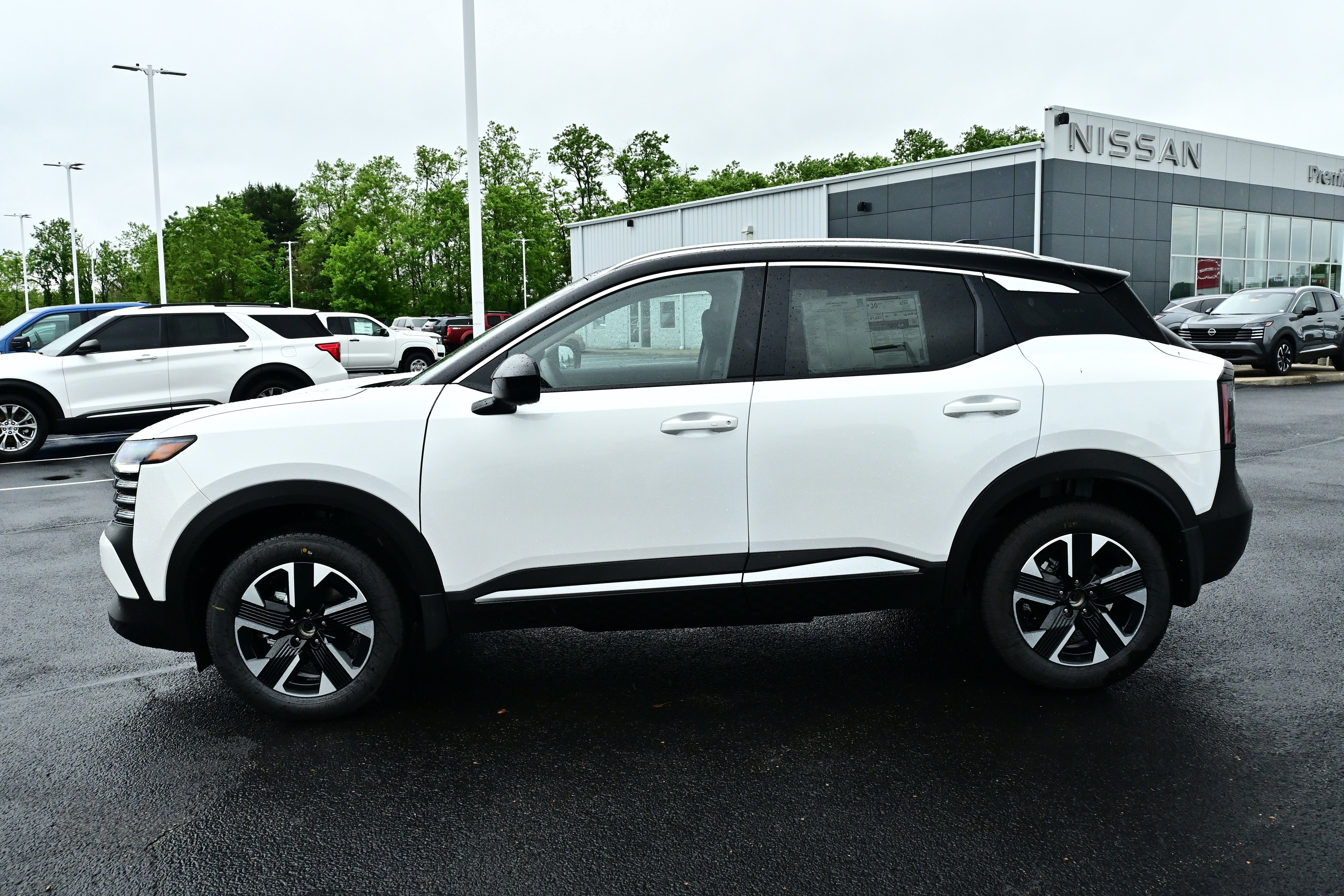 New 2026 Nissan Kicks SV w/ SV Premium Package AWD/4WD image 5
