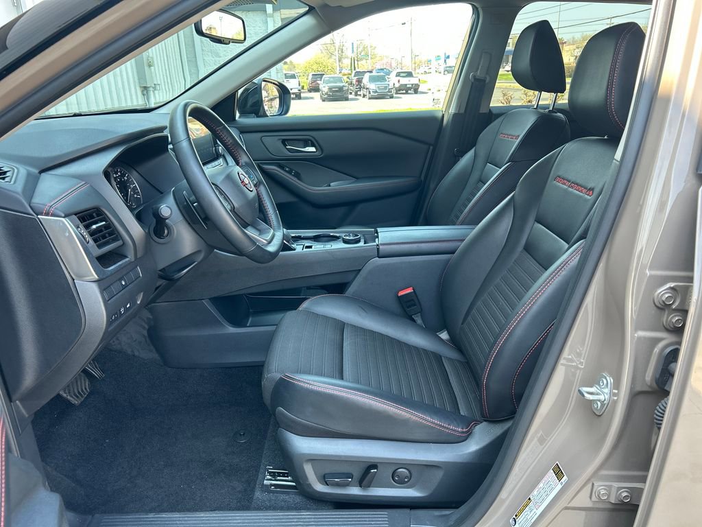 Used 2025 Nissan Rogue Rock Creek w/ Rock Creek Premium Package image 15