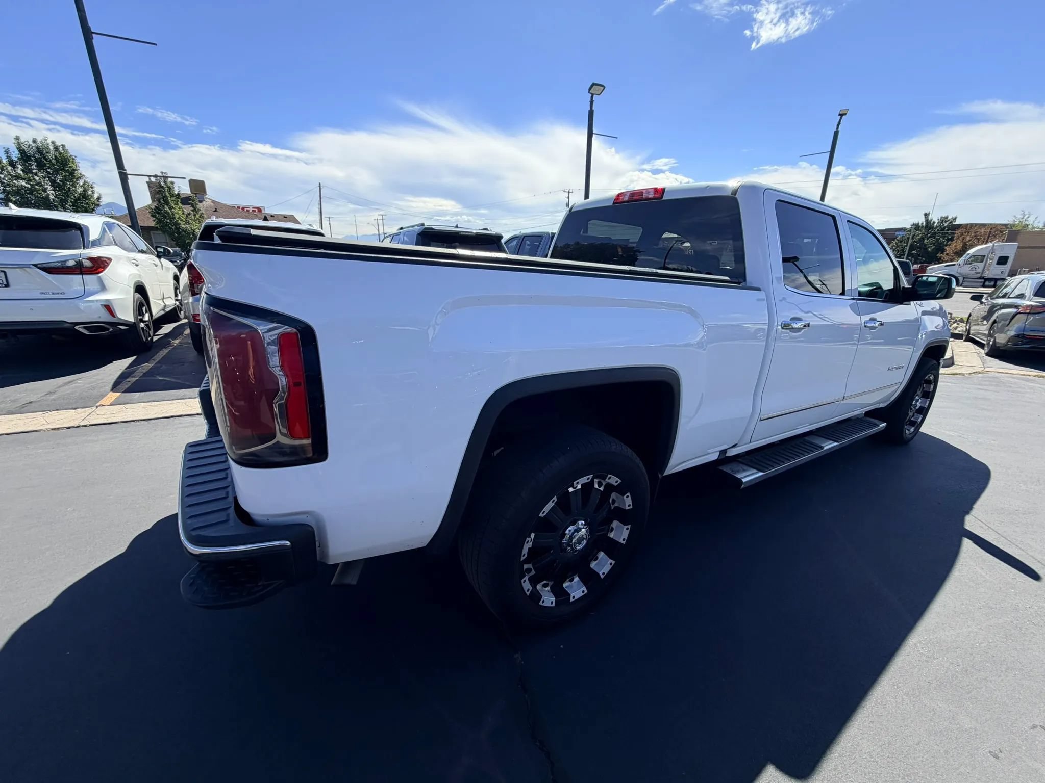 Used 2018 GMC Sierra 1500 SLT w/ SLT Premium Package AWD/4WD image 4