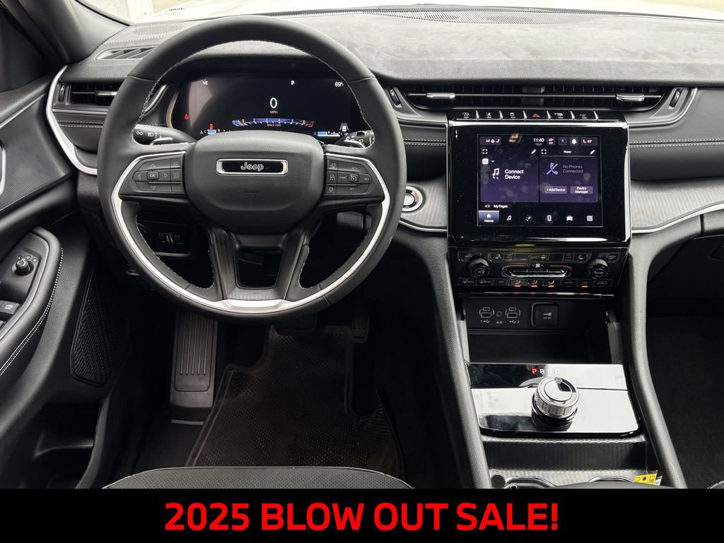 New 2025 Jeep Grand Cherokee Laredo image 9